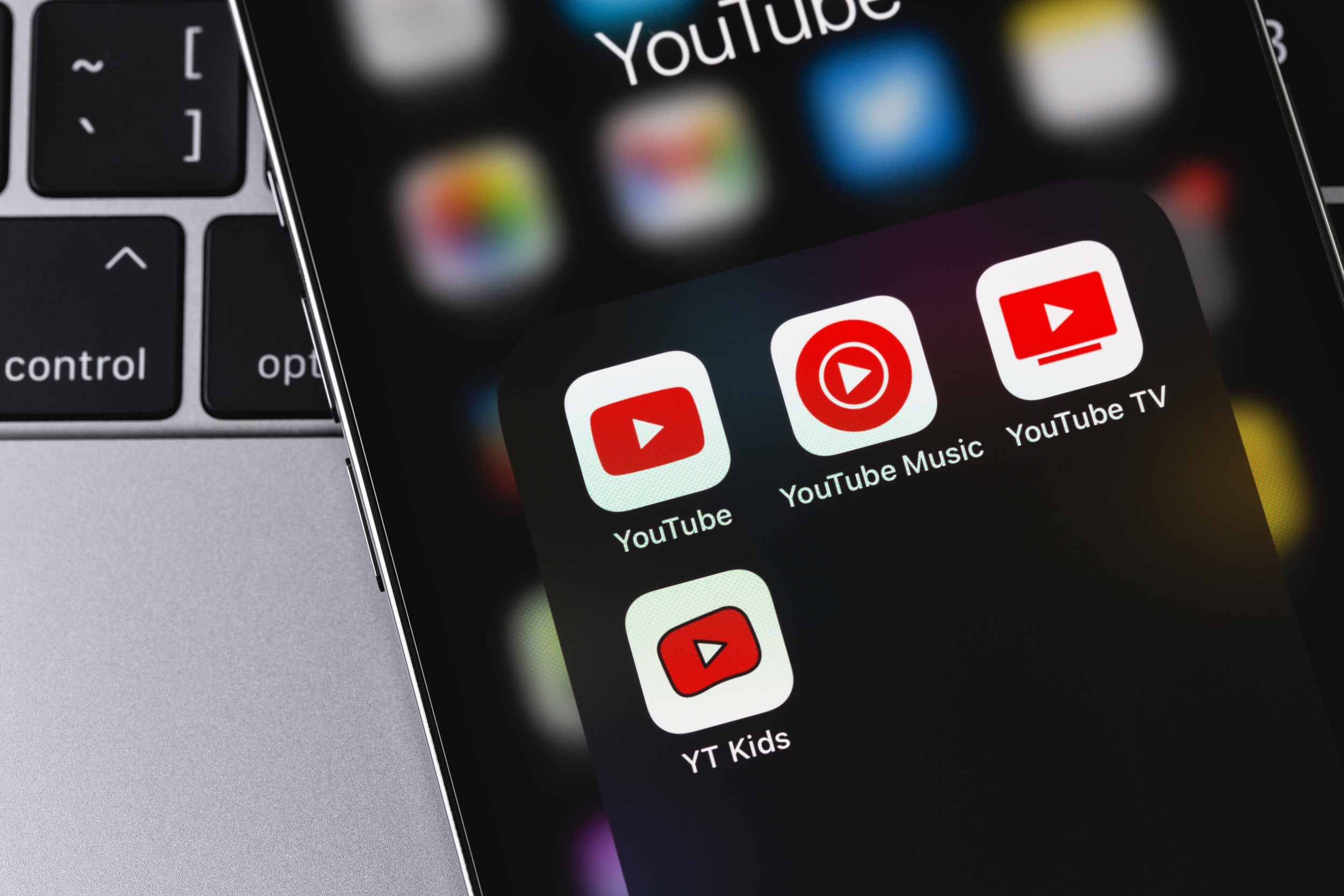 Vous n'allez plus reconnaître YouTube : édition de vidéos, IA, musique, les nouveautés pleuvent !