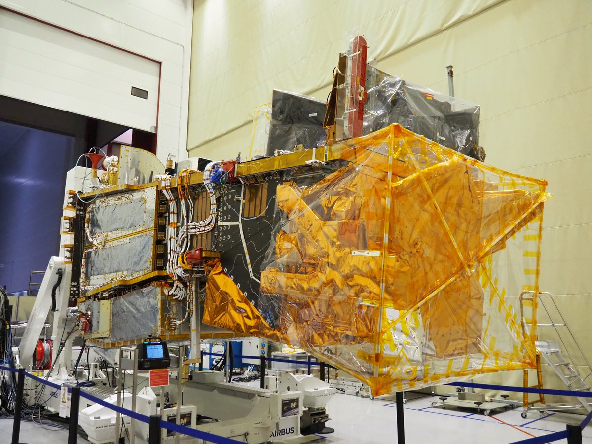 Le satellite MetOp-SG A n° 1, plus long qu'un Cybertruck ! © Airbus Defence & Space 2023 / N. Christ