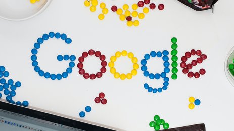 Google souffle ses 25 bougies : retour sur un quart de siècle de succès et de ratages