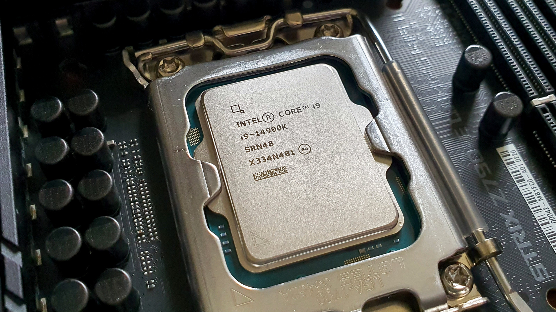 Inutile, mais tellement fun : un Core i9-14900KF bat un nouveau record de fréquence !