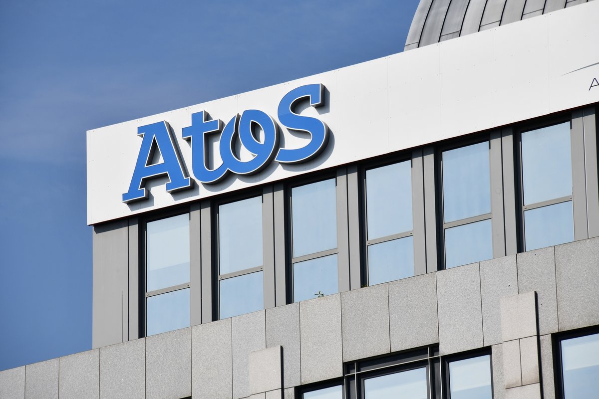 Le logo Atos en haut d'un immeuble © nitpicker / Shutterstock