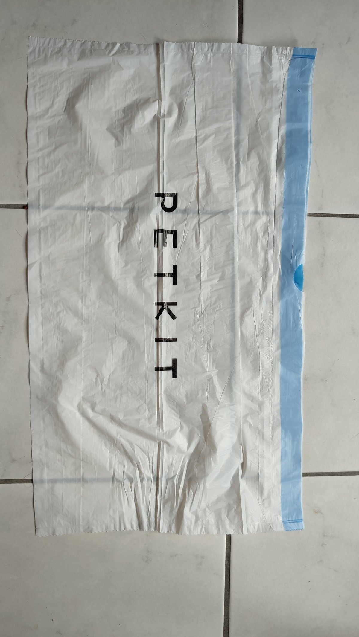 Les sac-poubelles à glissière fournis par Petkit font 7L pour 53 x 31 cm. Et ne sont pas donnés. © Antoine Roche pour Clubic