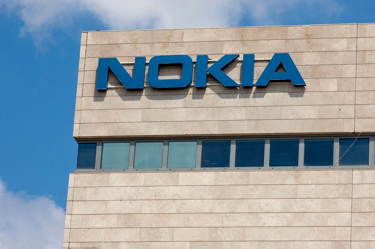 Logo Nokia sur un bâtiment © Igal Vaisman / Shutterstock.com