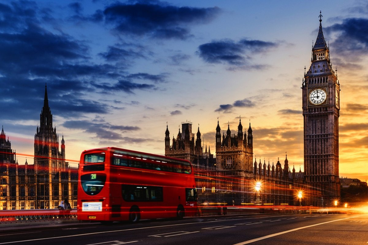 Un bus rouge, le palais de Westminster, Big Ben : pas de doute, nous sommes bien à Londres © PARTH143 / Shutterstock