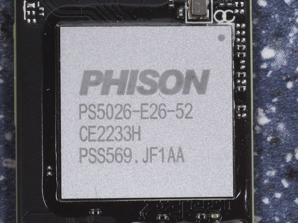 Le contrôleur Phison PS5026-E26 en gros plan © Nerces pour Clubic