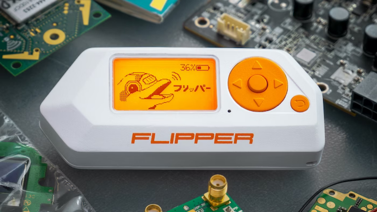 Véritable machine de hack à tout faire, le Flipper Zero gagne régulièrement des fonctionnalités © Flipper Zero
