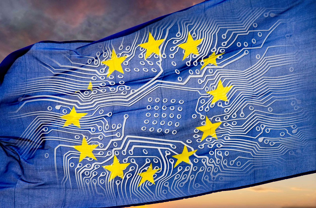 Le drapeau de l'Union Européenne représenté avec un circuit imprimé © Gopixa / Shutterstock