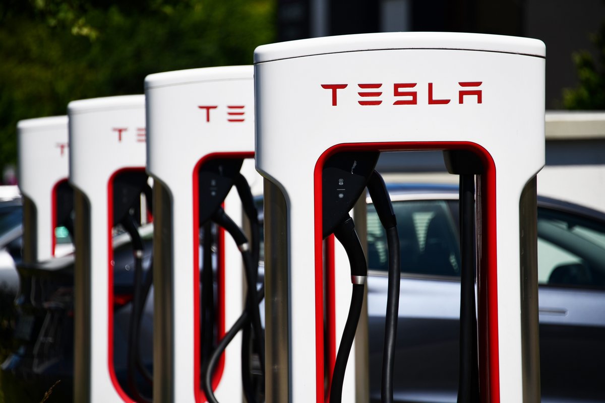 Les bornes de recharge de Tesla ont une meilleure réputation qu'une (bonne) partie de la concurrence © nitpicker / Shutterstock 