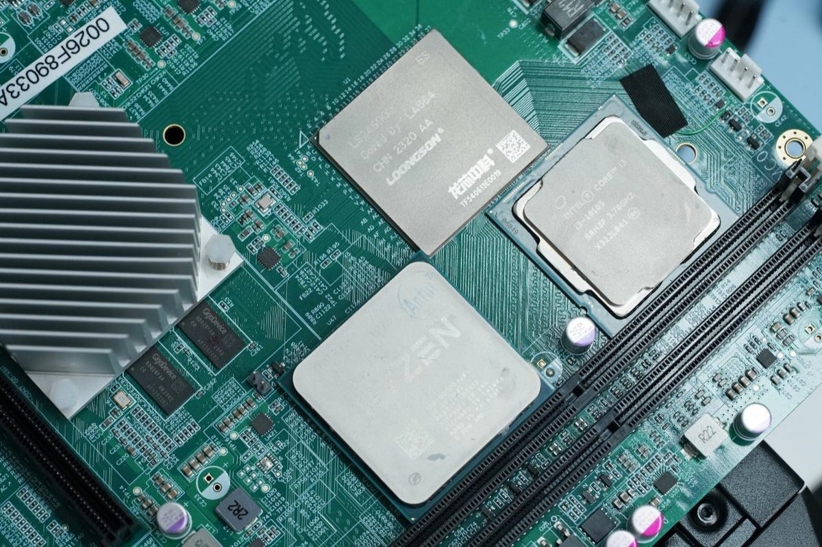 Un CPU Loongson 3A6000 à côté d&#039;un Intel Core et d&#039;un AMD Ryzen © MyDrivers