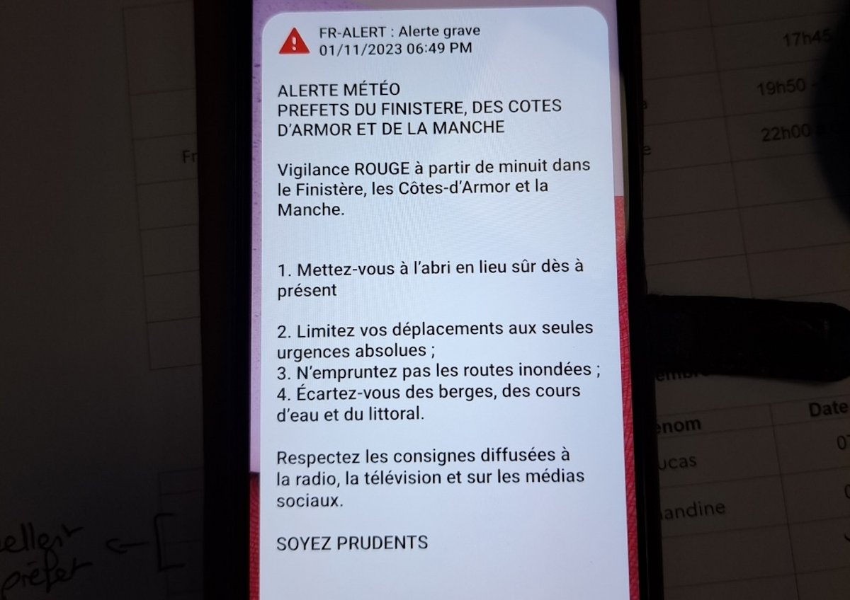 Un aperçu de la notification reçue par les habitants de trois départements français touchés par la tempête Ciaran © Préfecture du Finistère