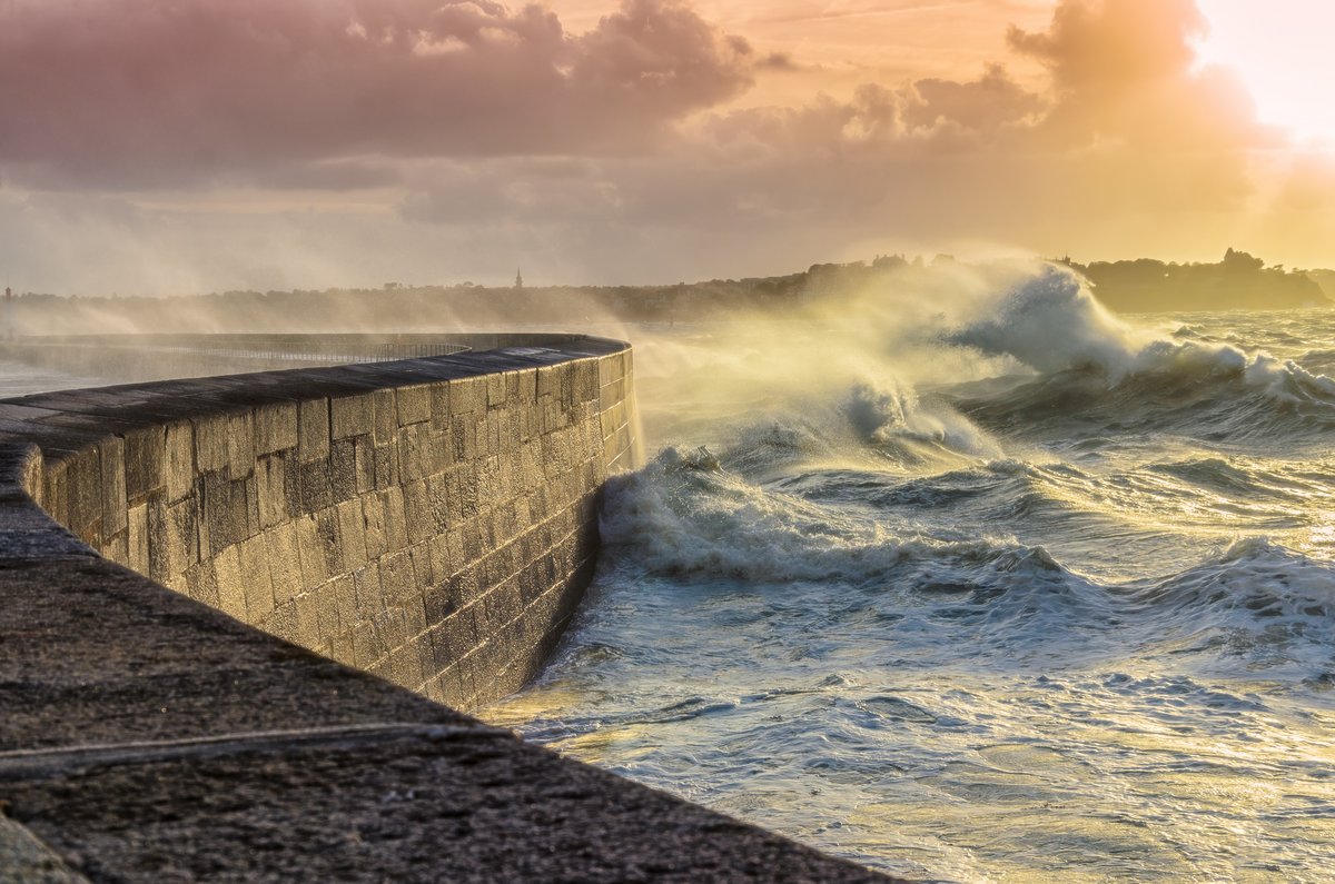 Les côtes bretonnes et normandes ont été dûrement touchées par la tempête Ciaran © Sasha Samardzija / Shutterstock