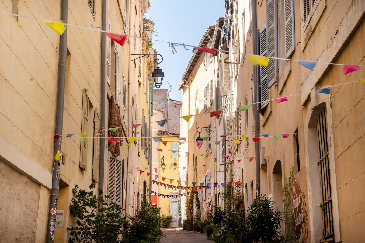 Les rues du quartier du Panier, à Marseille © Giannis Papanikos / Shutterstock