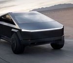 Le Tesla Cybertruck se pavane à Malibu dans une robe noir mat qui interpelle