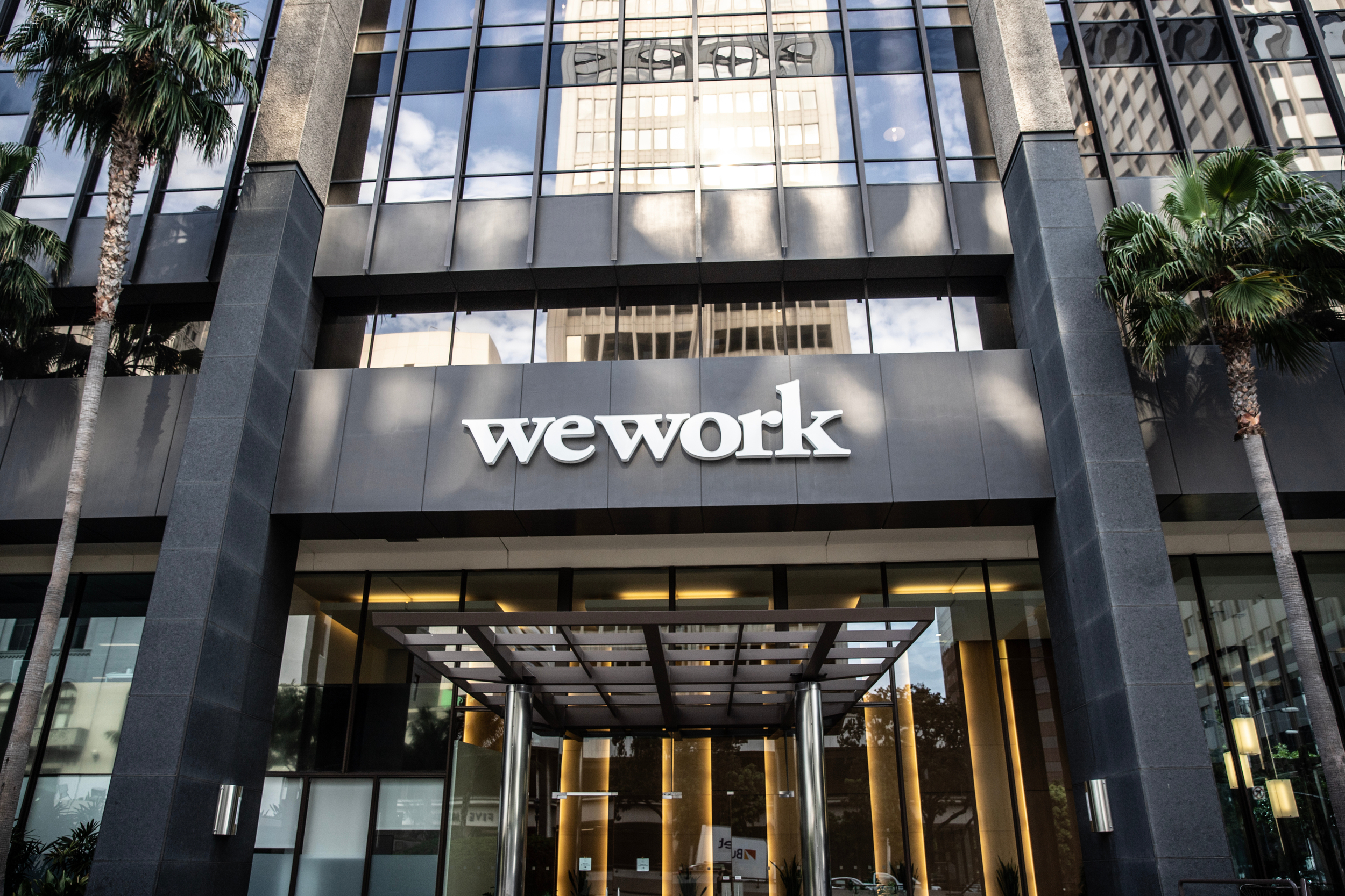 Terrassée par le télétravail, WeWork dépose le bilan