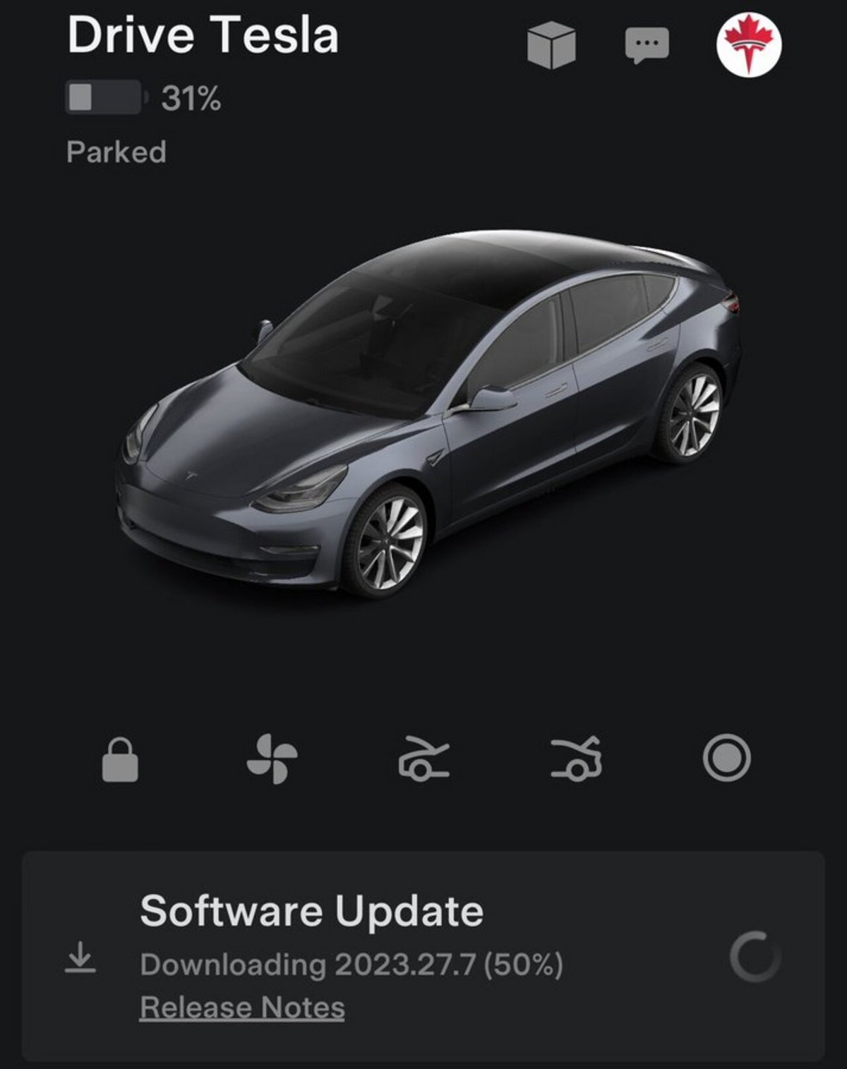 Une Tesla qui se met à la version 2023.27.7 © DriveTeslaca sur X.com
