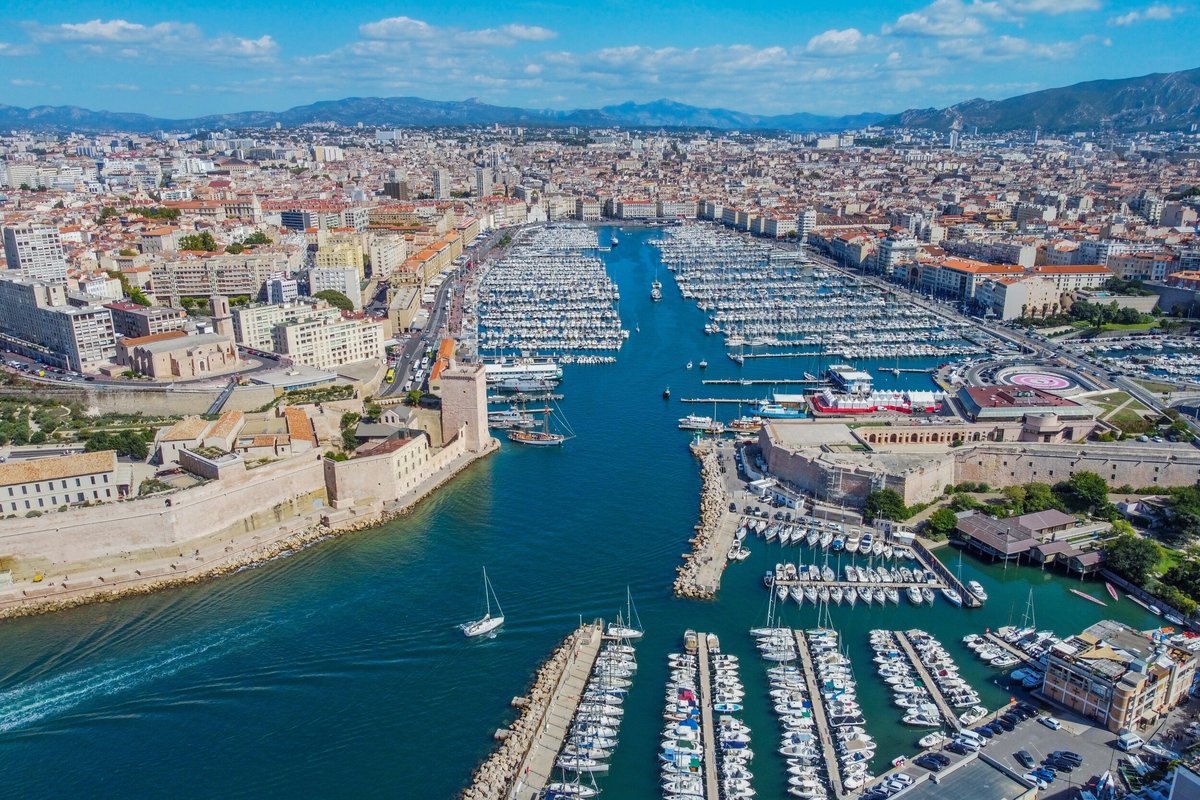 Vue sur le Vieux-Port de Marseille © Iurii Dzivinskyi / Shutterstock.com