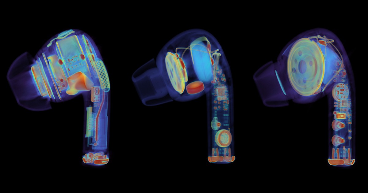 Scan aux rayons X d'AirPods Pro 2 originaux (à gauche) et de deux copies © Lumafield