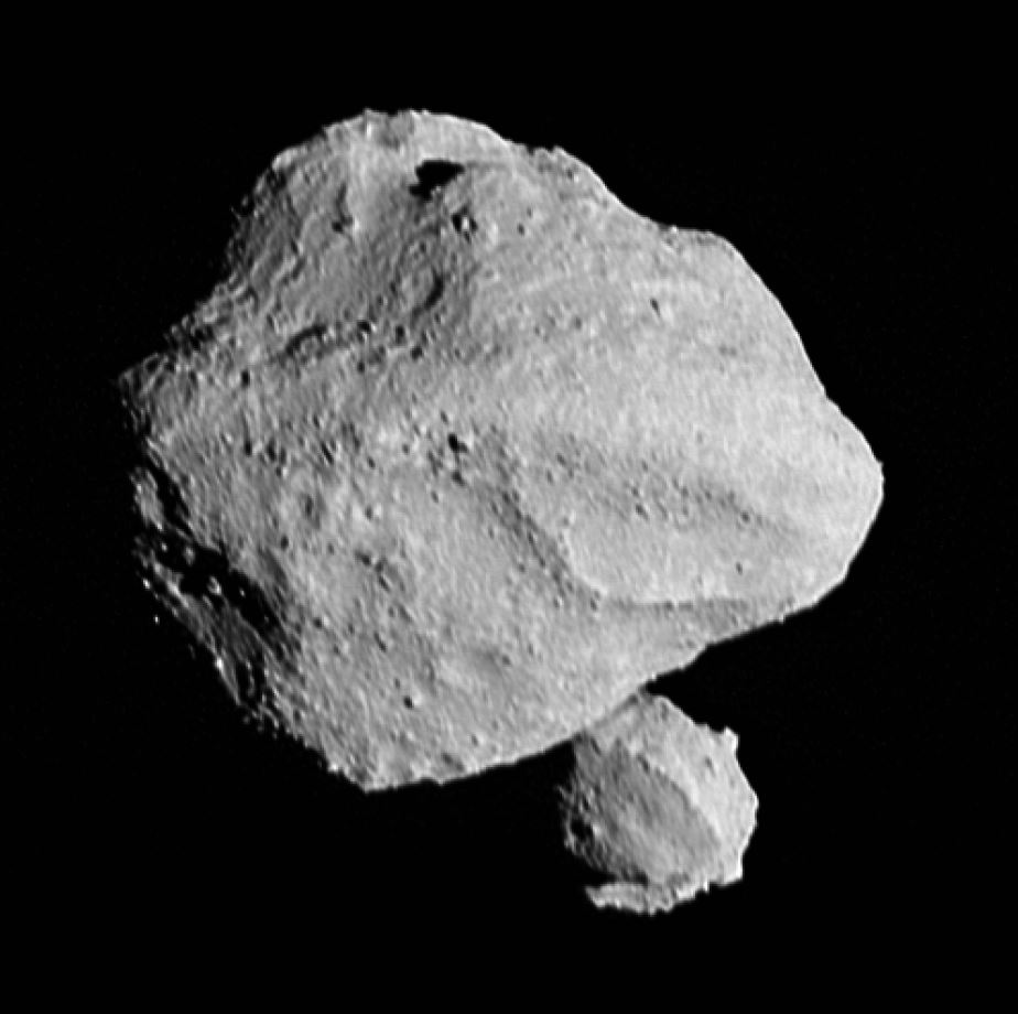 La photographie prise au plus près de l'astéroïde Dinkinesh. Surprise ! Une petite lune... qui n'a pas encore tout montré. © NASA/Goddard/SwRI/JHUAPL