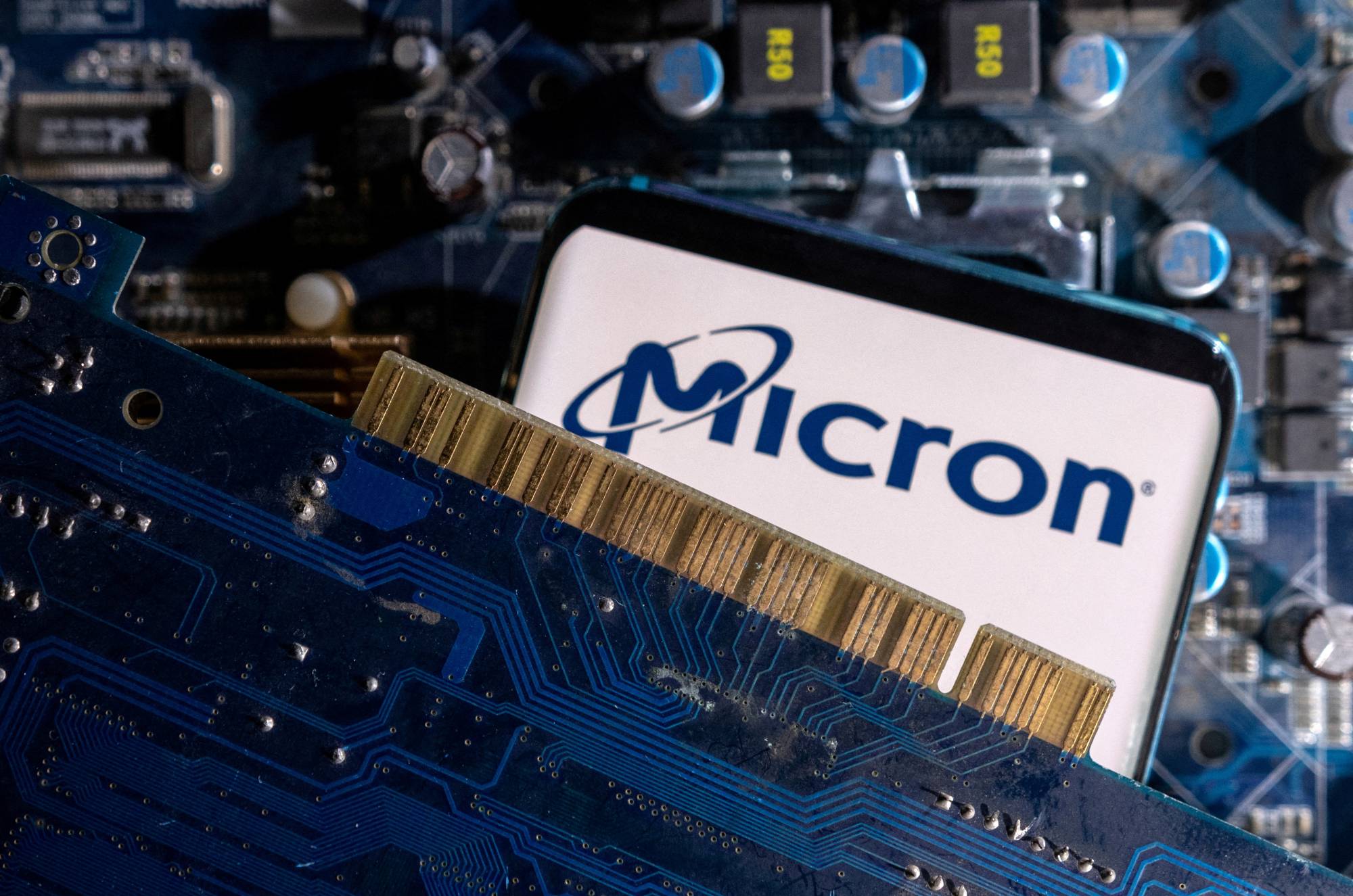 Micron prépare de la GDDR7 36 Gbps pour 2026 et de l'HBME4 2Tbps pour 2028 !