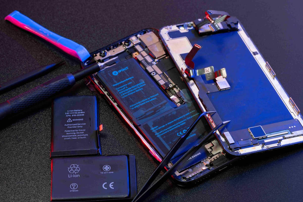 Un changement de batterie peut empêcher un iPhone de se mettre à jour © Rabanser / Shutterstock