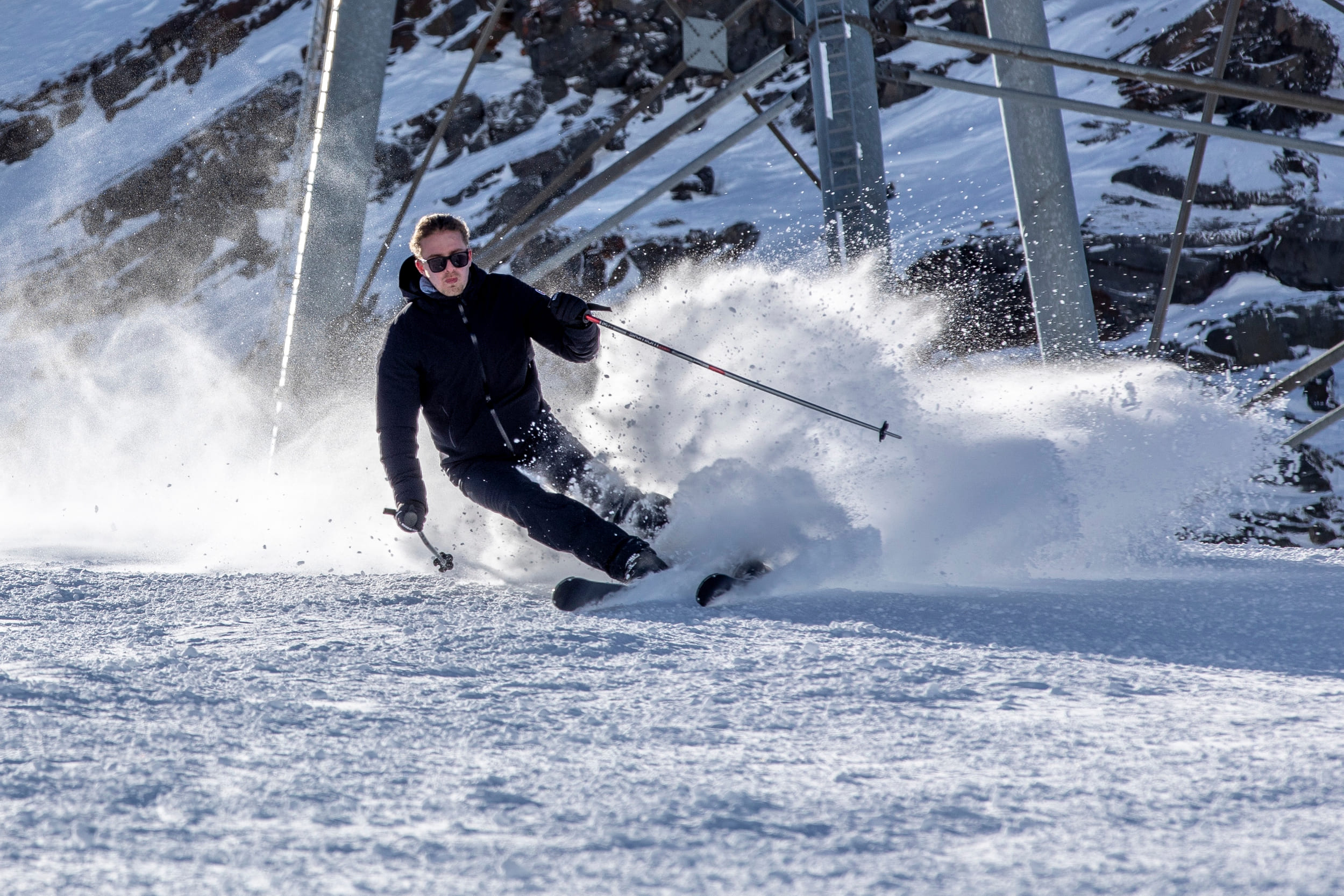 Skier sera risqué cet hiver, mais la technologie et les drones pourraient sauver des vies sur et hors des pistes