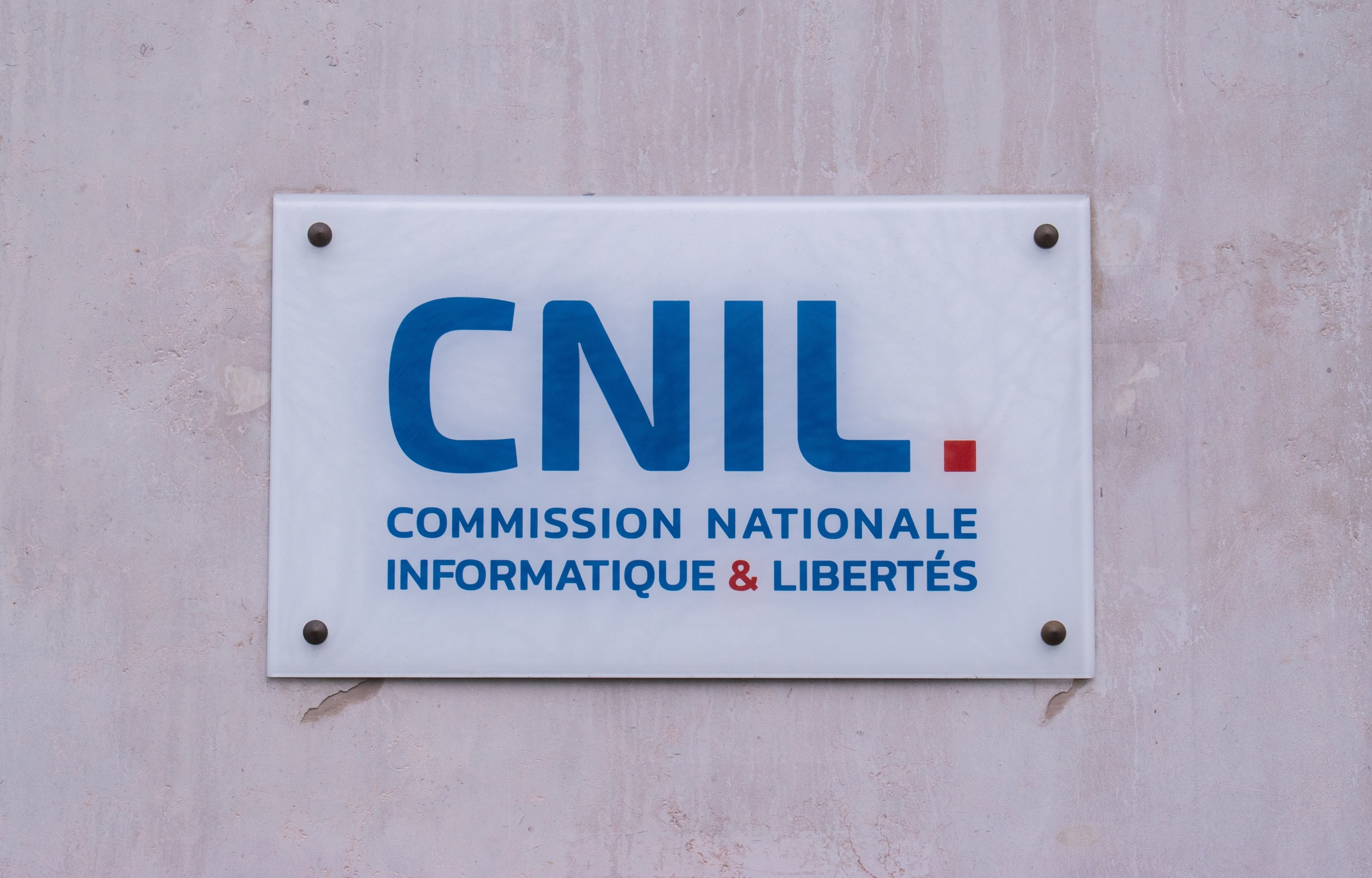La CNIL signe une année 2023 record avec 42 sanctions et 90 millions d'euros d'amendes