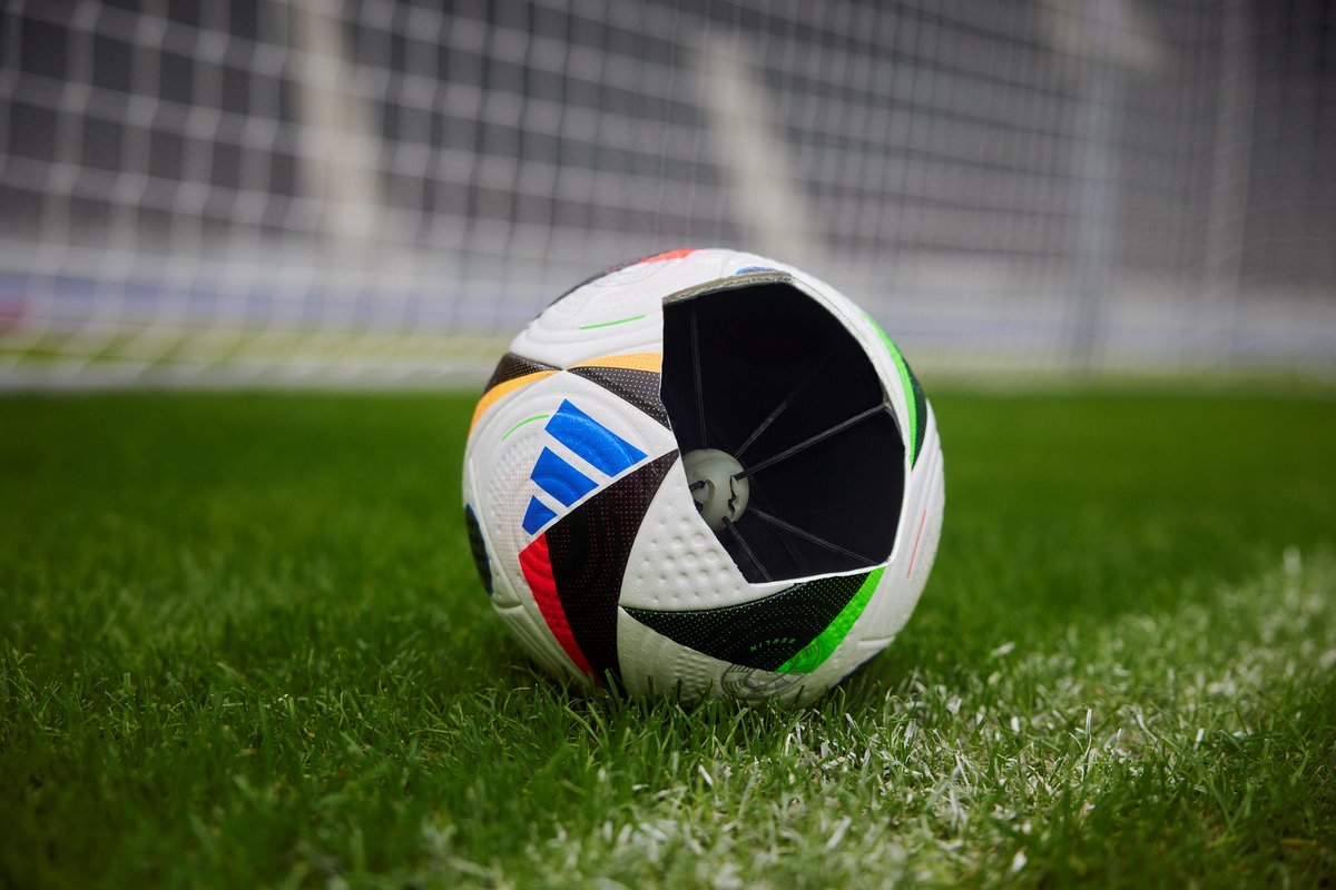 Le ballon, disséqué, de l'Euro 2024 de football © Adidas / UEFA