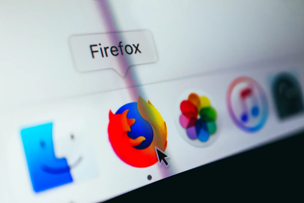 Firefox © © Foxartbox / Shutterstock