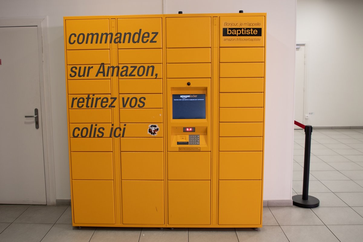 Voici Baptiste, un Amazon Locker installé à Paris © sylv1rob1 / Shutterstock.com