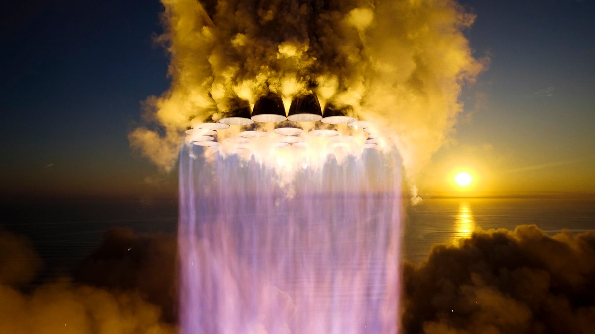 Les 33 moteurs de Super Heavy sur fond de soleil levant. Pourtant, c'est bien réel ! © SpaceX