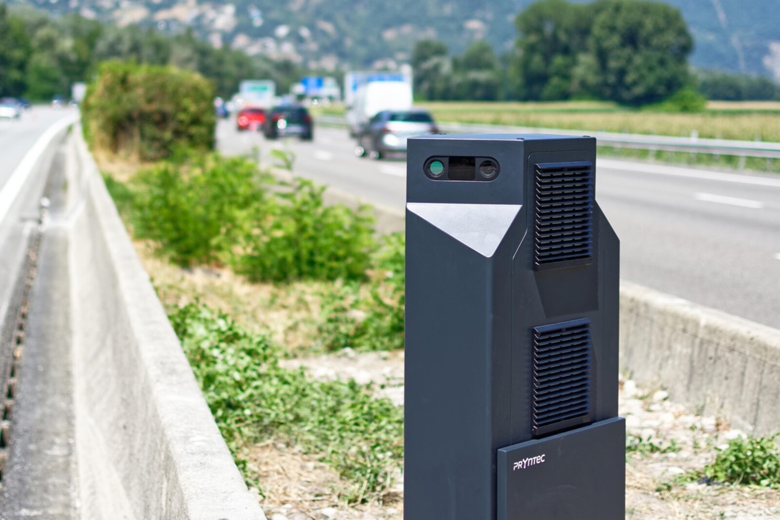 Radars invisibles ou simples caméras ? A quoi servent ces nouveaux appareils qui fleurissent le long de nos routes