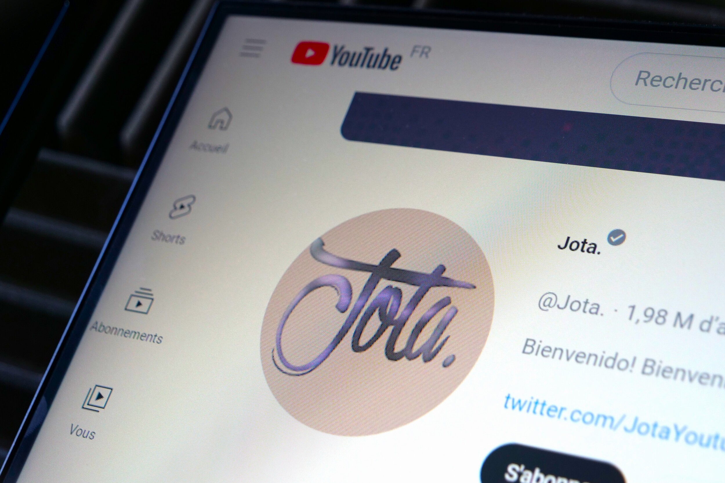 YouTube a bloqué la monétisation d'un youtubeur espagnol, qui attaque désormais Google pour 