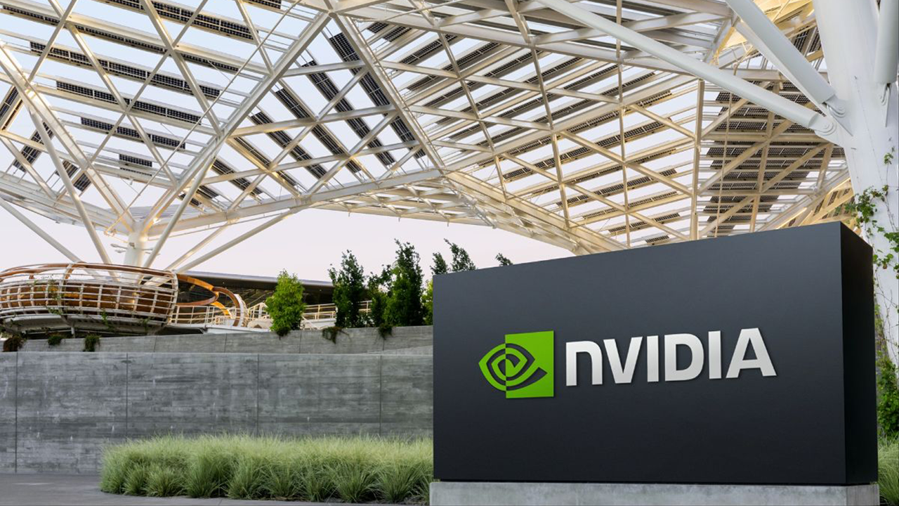 En hausse de 206 % sur un an : l'IA fait exploser les revenus de NVIDIA, mais pas son action en bourse