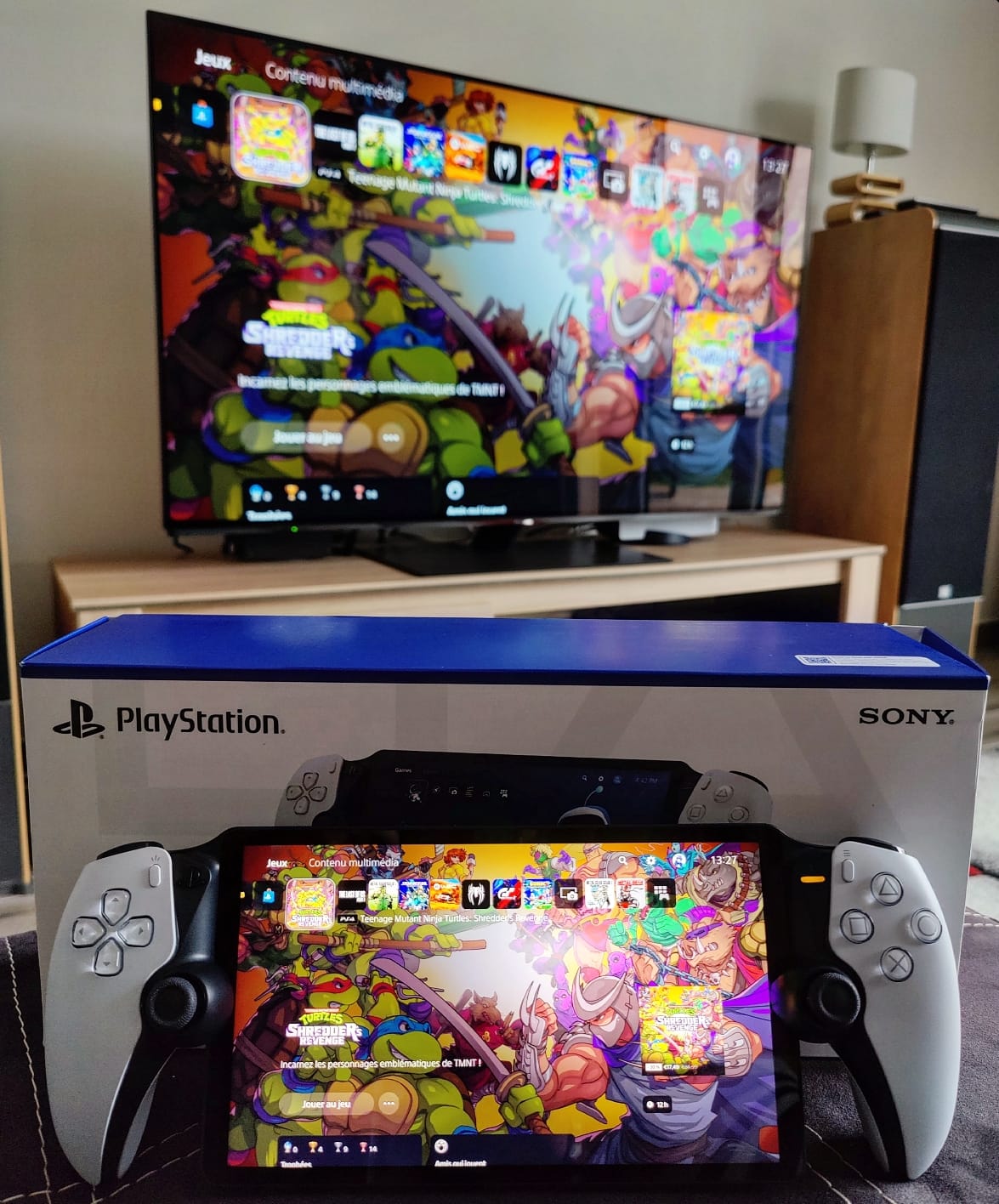 La PlayStation Portal va agir comme un miroir de votre PS5, l&#039;affichage de la console restant toujours accessible sur la TV du salon © Stephane Ficca / Clubic