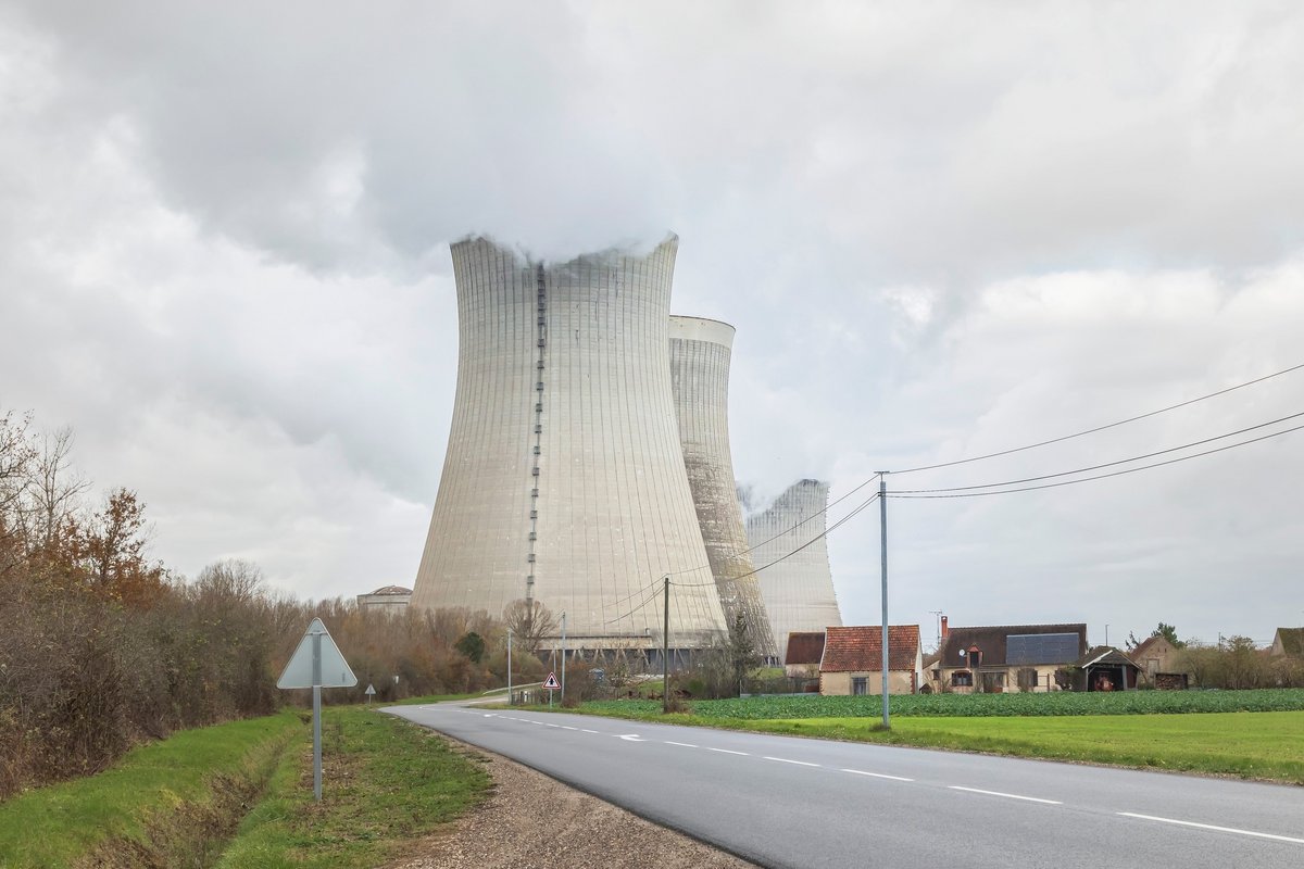 Les tours de refroidissement d'une centrale nucléaire française © Colleen Ashley / Shutterstock