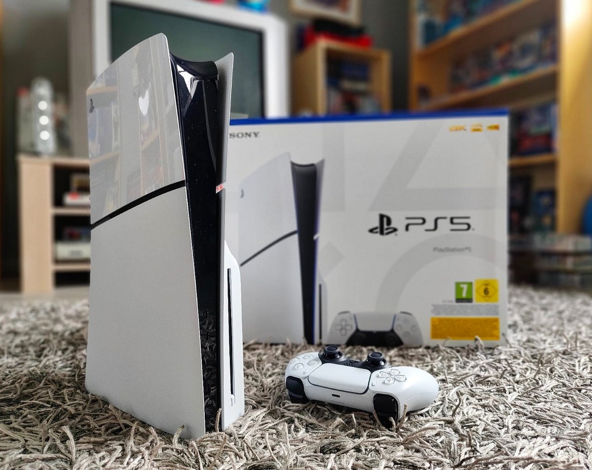 Après la PS5 « Slim », la PS5 Pro sortirait bientôt des usines Sony © Stéphane Ficca / Clubic