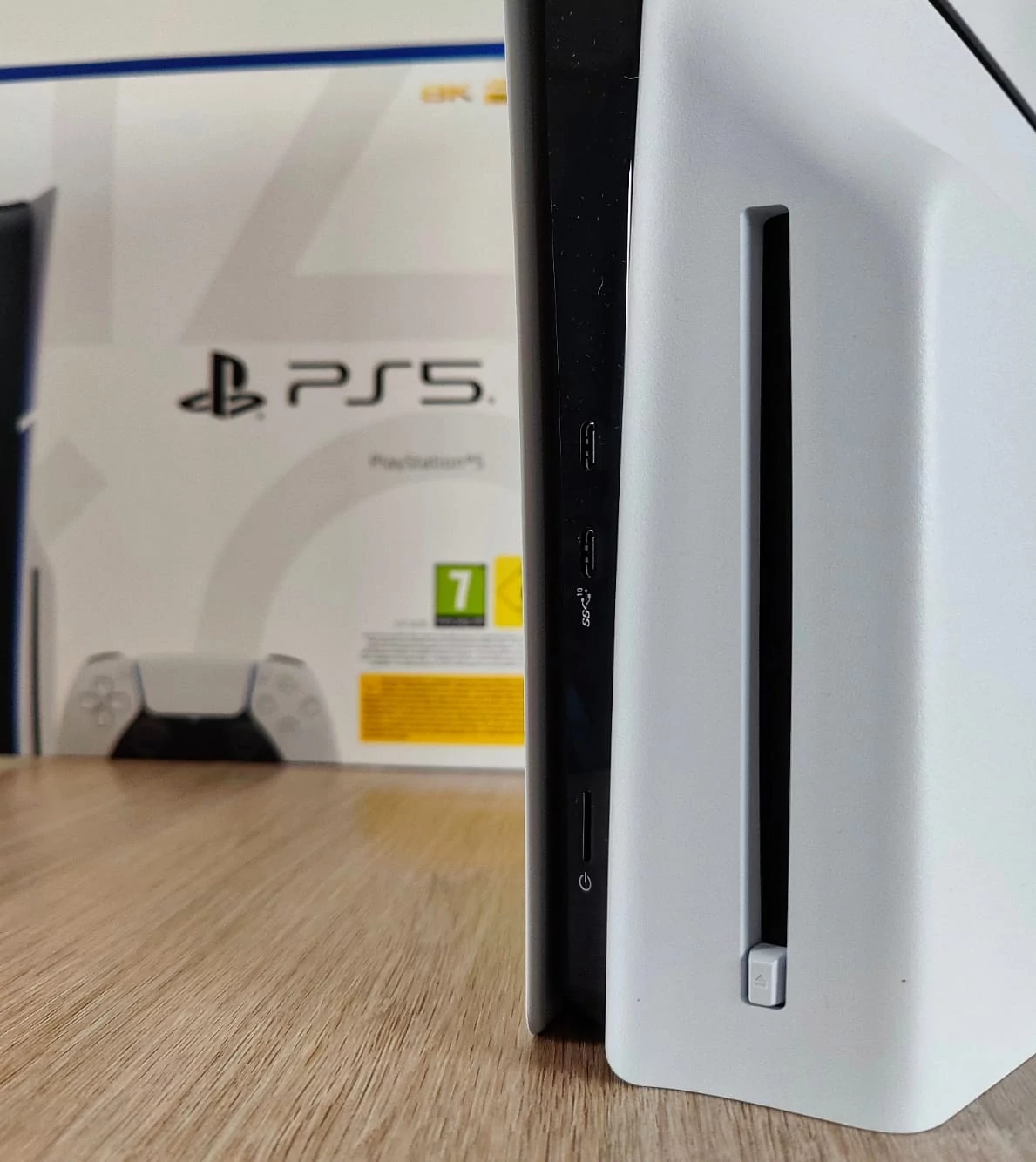 Test Sony PlayStation 5 Edition Digitale (Modèle Slim) : la même en plus  petit - Les Numériques