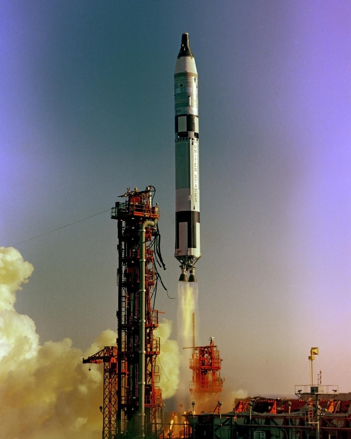 Gemini II suborbital liftoff © NASA