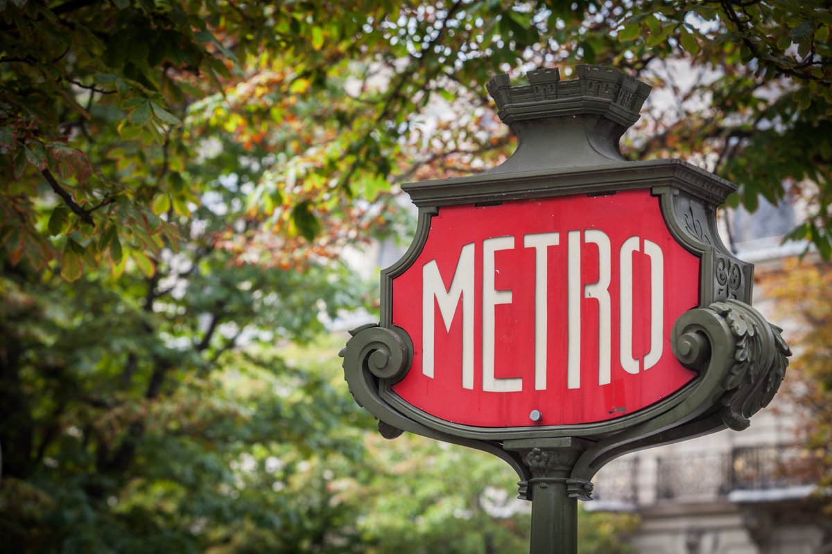Métro et périphérique parisiens, deux secteurs de mobilité urbaine au centre de tensions © Alexandru Nika / Shutterstock