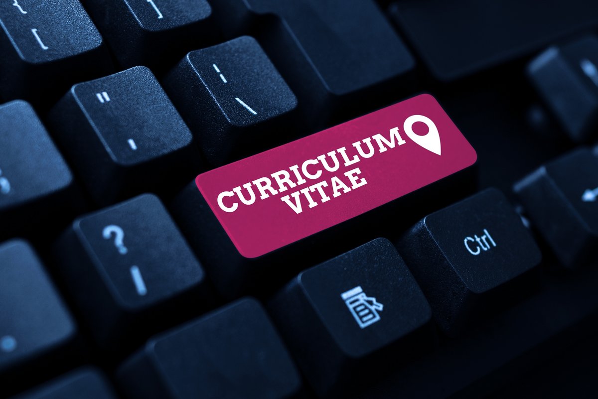 Touche CV (curriculum vitae) © nialowwa / Shutterstock