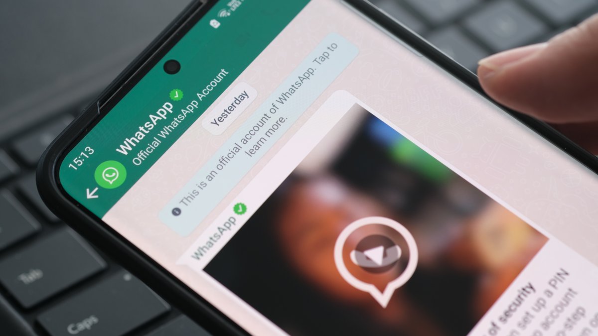 L'application WhatsApp sur un smartphone Android. © wisely / Shutterstock