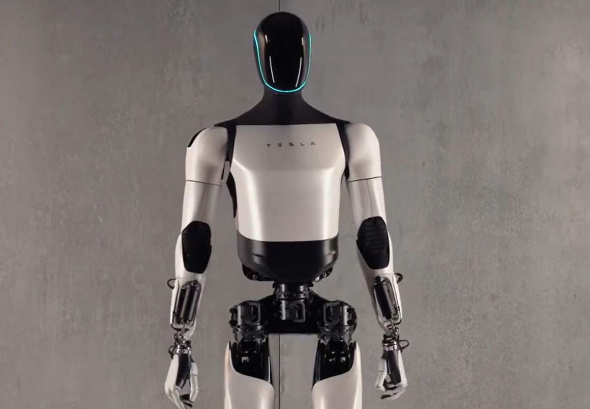 Optimus Gen 2 : Tesla dévoile la nouvelle génération de son robot humanoïde, c'est bluffant !