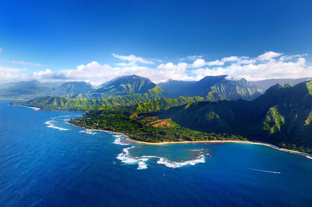 Aperçu aérien de l'île de Kauai, à Huawaï © MNStudio / Shutterstock