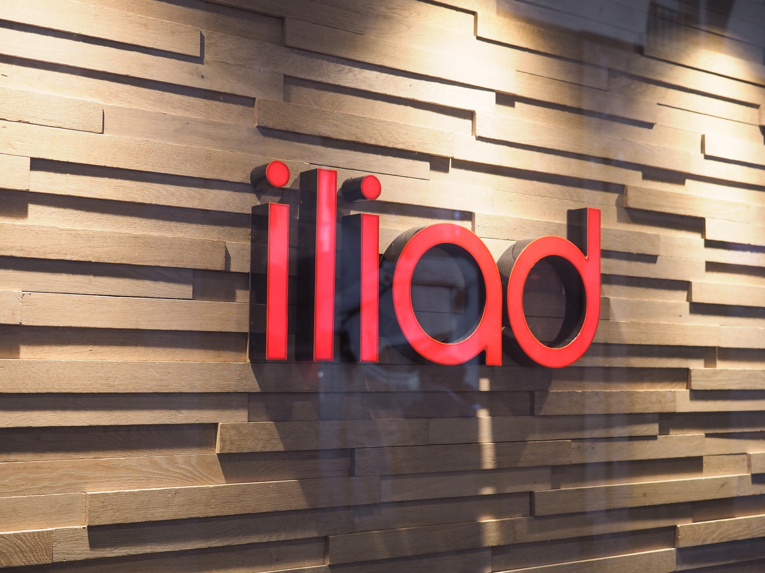 En Italie, Iliad (Free) veut devenir un géant, en fusionnant avec Vodafone