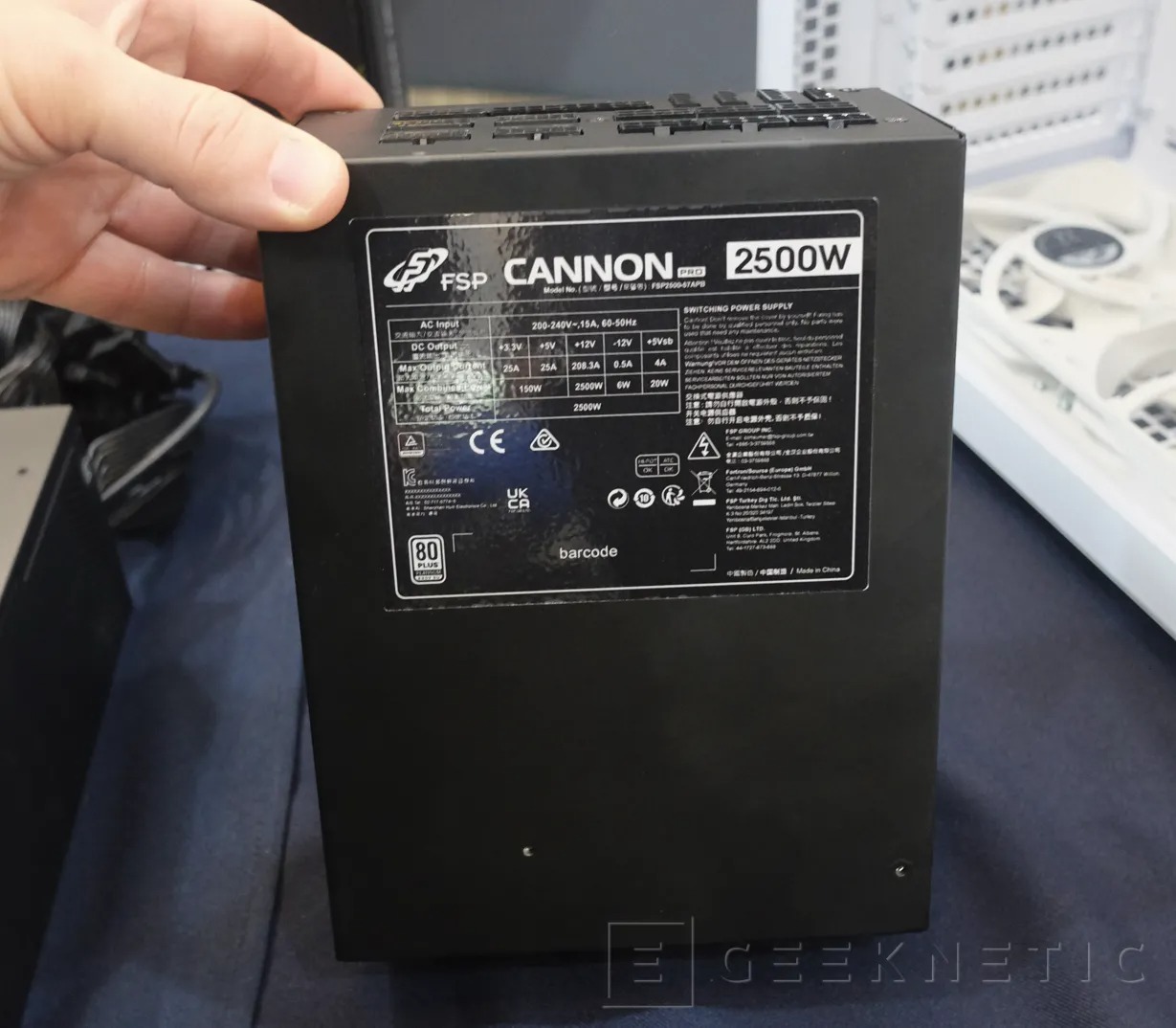 2500 Watts : l'alimentation Cannon Pro de FSP est un monstre de puissance