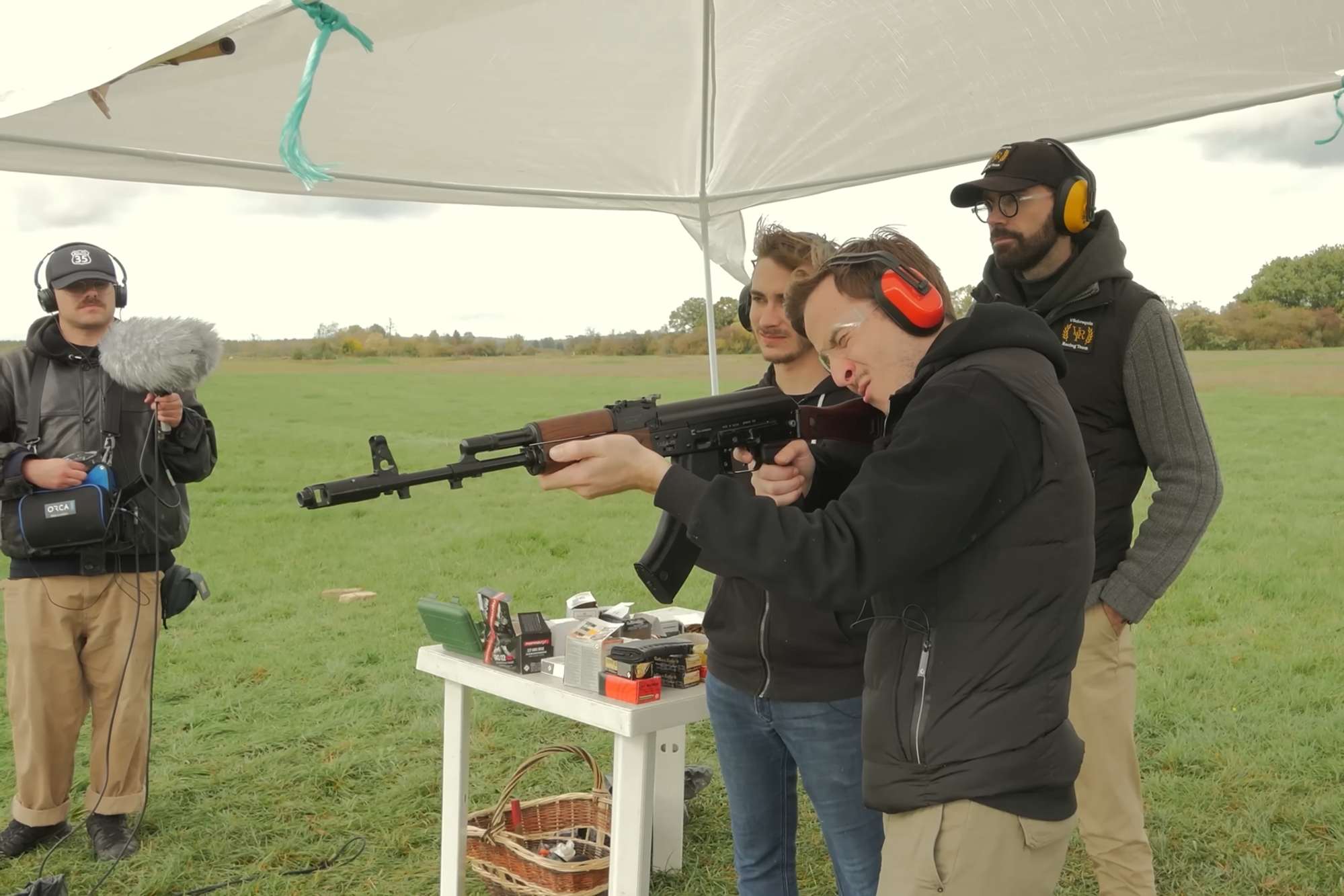 Les Youtubeurs de la chaîne Vilebrequin, fous d'automobile, punis pour avoir utilisé des armes à feu dans une vidéo