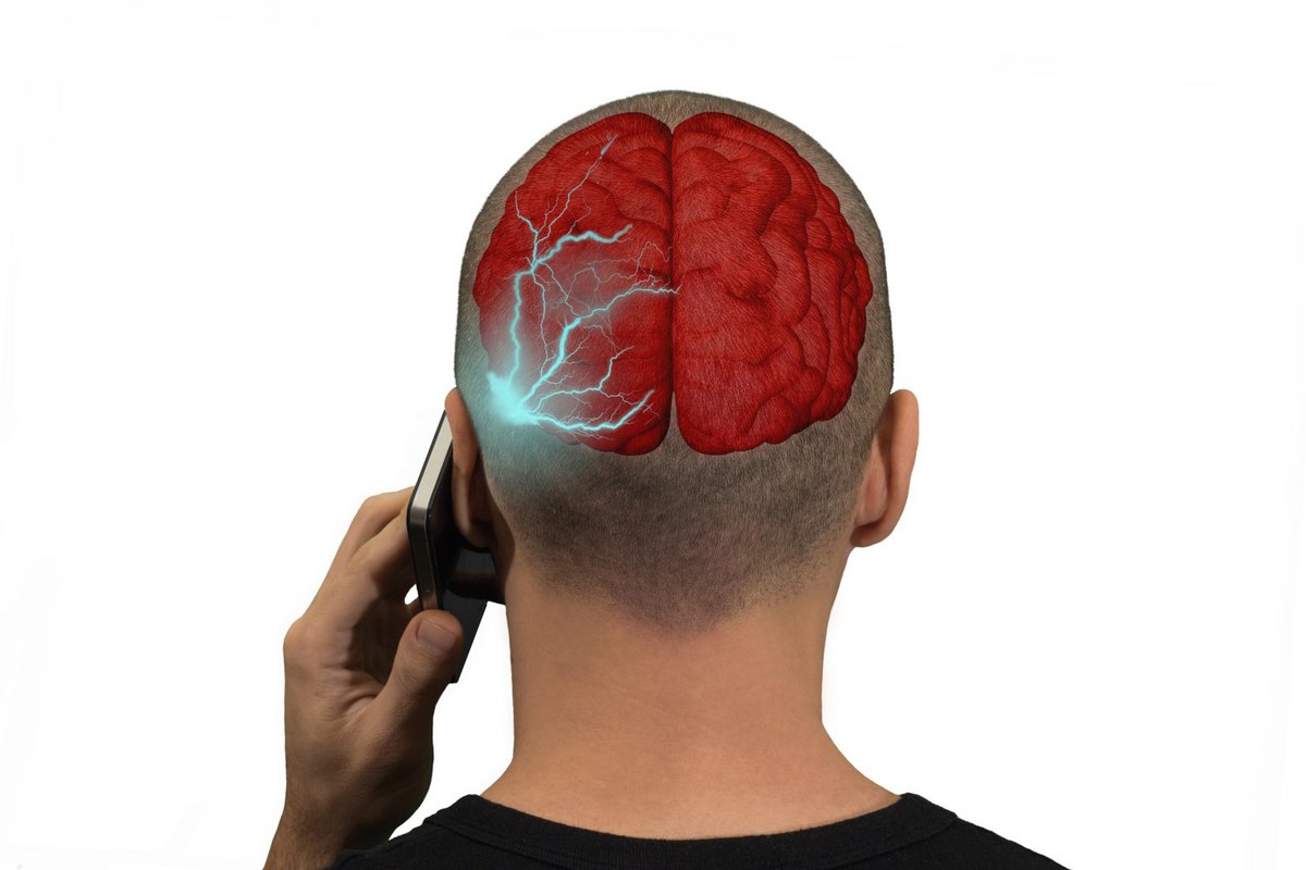 Les ondes émises par le téléphone ont un effet sur le cerveau. @Shutterstock
