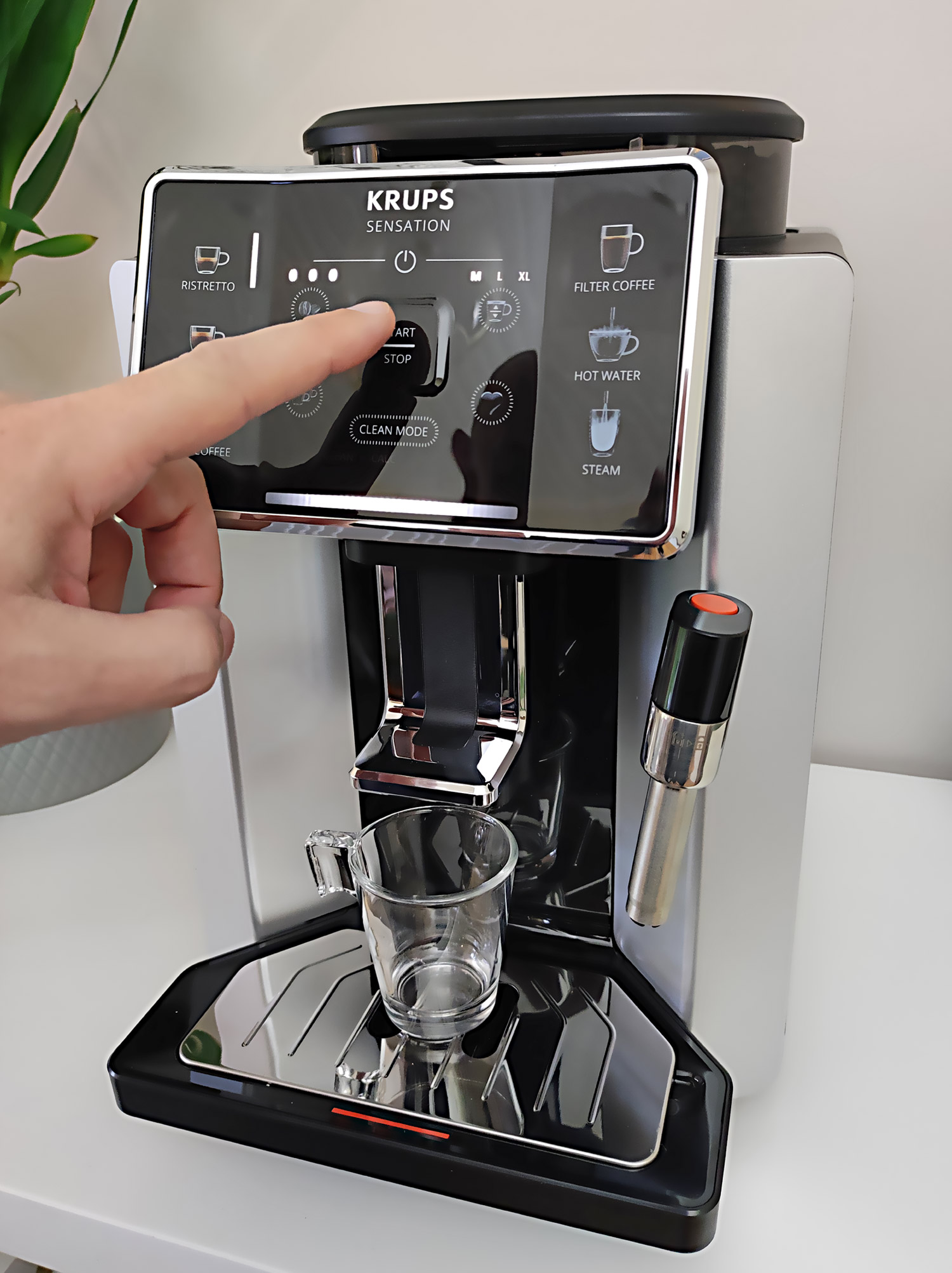 La Krups Sensation EA910E10 rejoint notre comparatif des cafetières à grains !