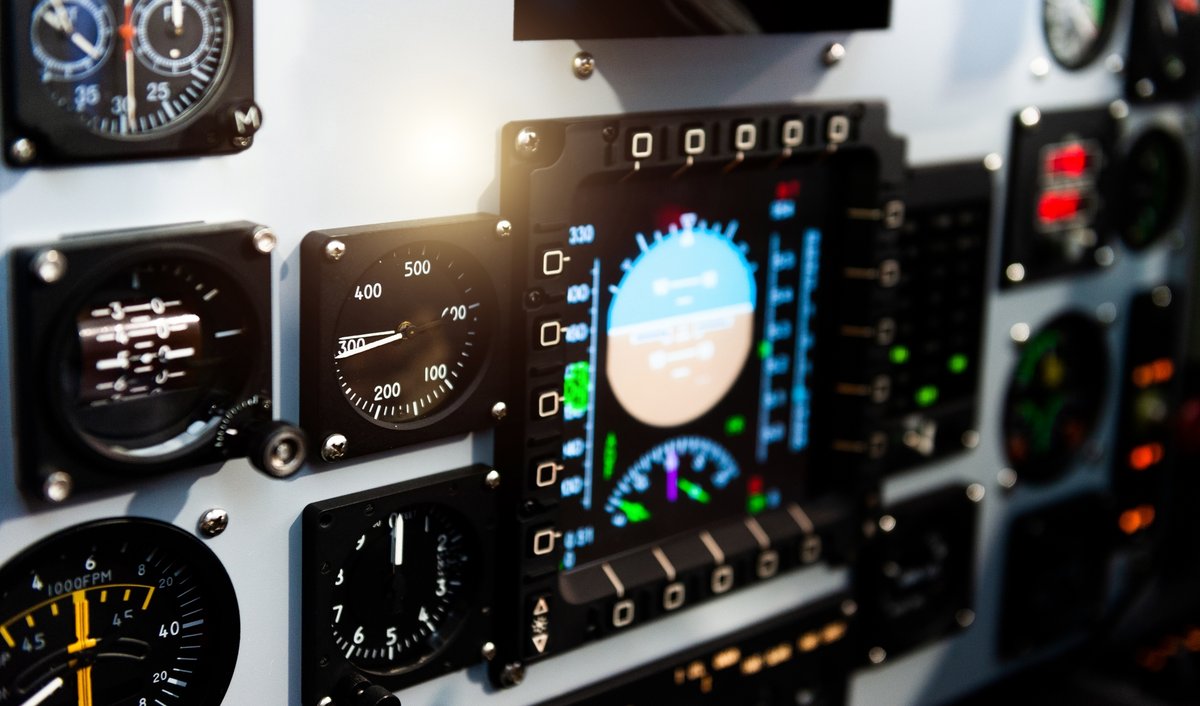 Intérieur du cockpit d'un avion © hxdbzxy / Shutterstock