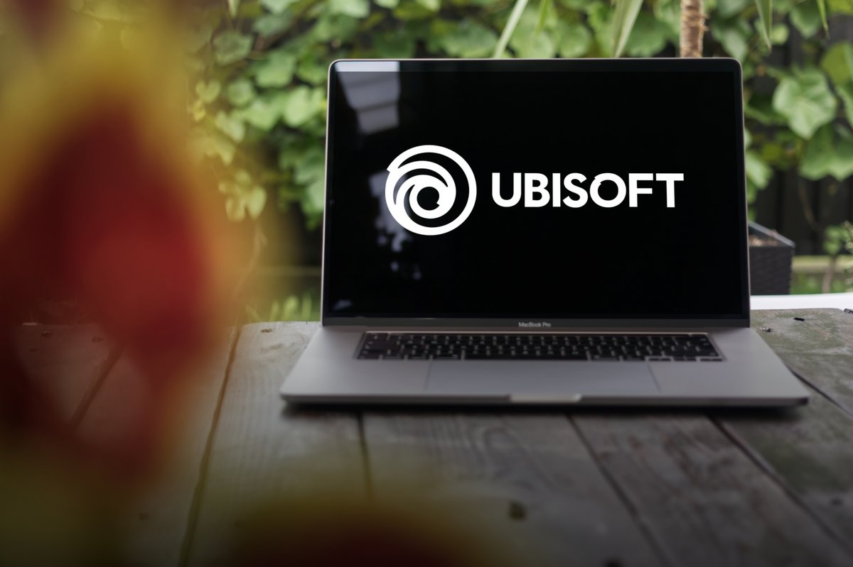 Ubisoft logo sur ordinateur © mindea / Shutterstock.com